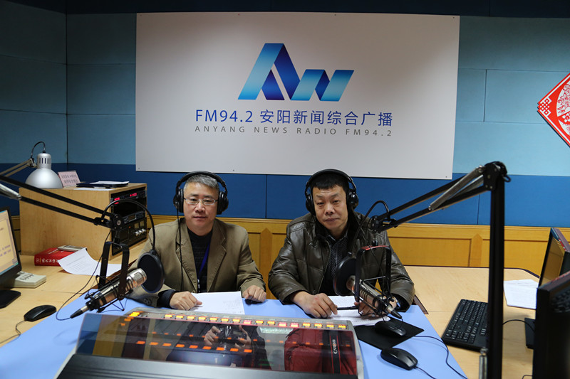 益和熱力公司董事長(zhǎng)、總經(jīng)理?xiàng)钣婪逶谖沂芯W(wǎng)上市民之家與廣大用戶群眾及網(wǎng)友進(jìn)行了在線交流溝通